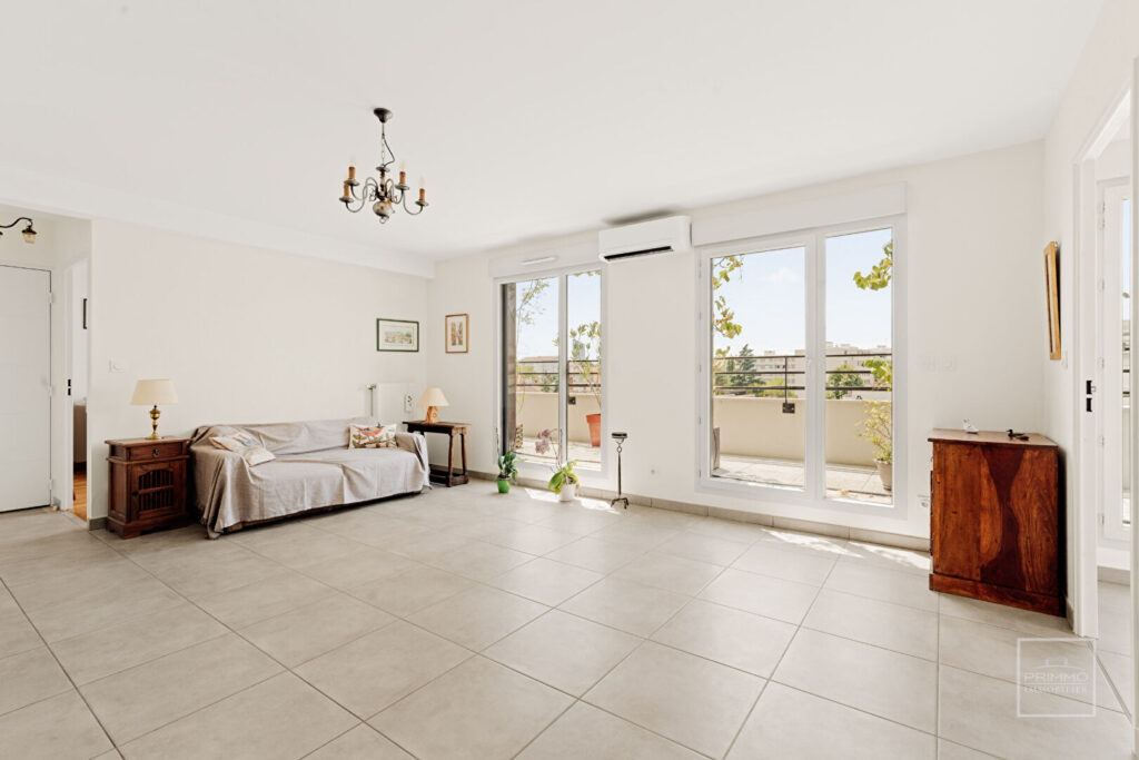VILLEURBANNE, RARE, T4 AVEC TERRASSE & VUE DEGAGEE