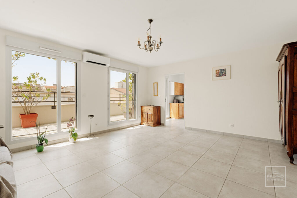 VILLEURBANNE, RARE, T4 AVEC TERRASSE & VUE DEGAGEE