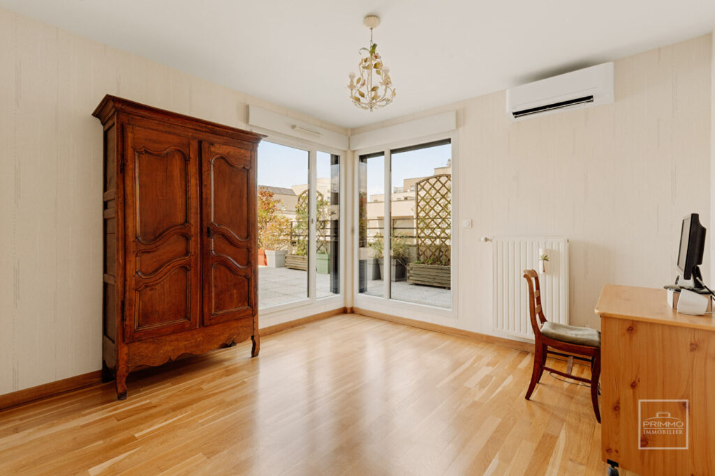 VILLEURBANNE, RARE, T4 AVEC TERRASSE & VUE DEGAGEE