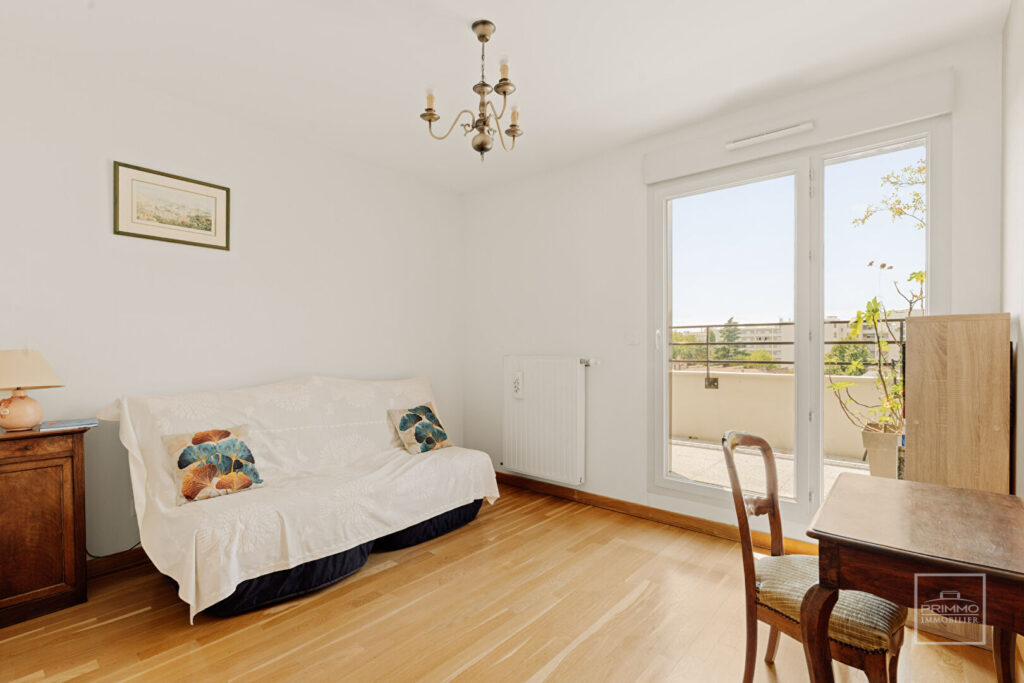 VILLEURBANNE, RARE, T4 AVEC TERRASSE & VUE DEGAGEE