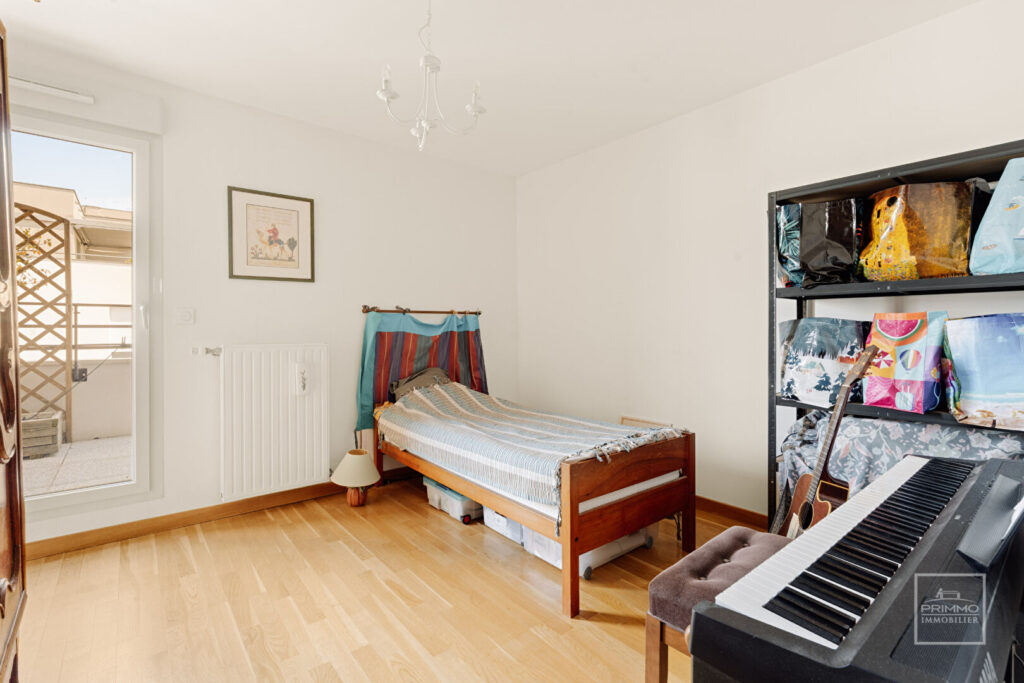 VILLEURBANNE, RARE, T4 AVEC TERRASSE & VUE DEGAGEE