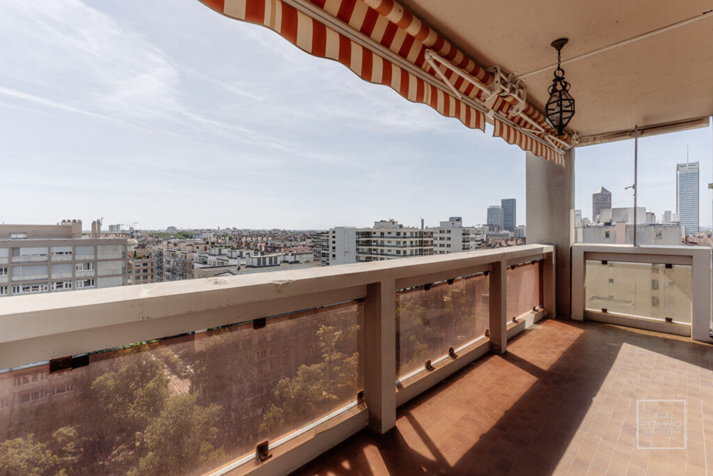 LYON 6, ETAGE ELEVE, 111.07m², BALCONS, GRAND GARAGE