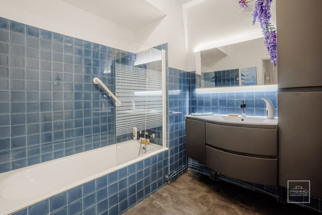 LYON 6, ETAGE ELEVE, 111.07m², BALCONS, GRAND GARAGE