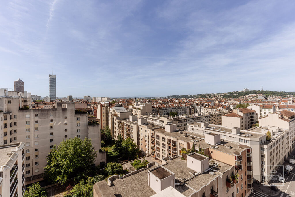 LYON 6, ETAGE ELEVE, 111.07m², BALCONS, GRAND GARAGE