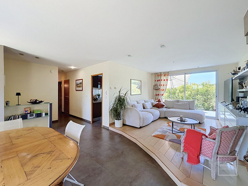 Maison individuelle et non mitoyenne 5 pièces de 133 m² avec vue et sans vis à vis