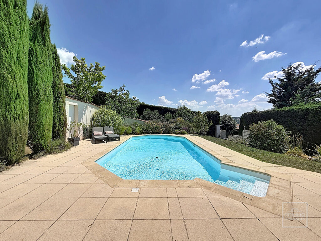 Maison individuelle et non mitoyenne 5 pièces de 133 m² avec vue et sans vis à vis
