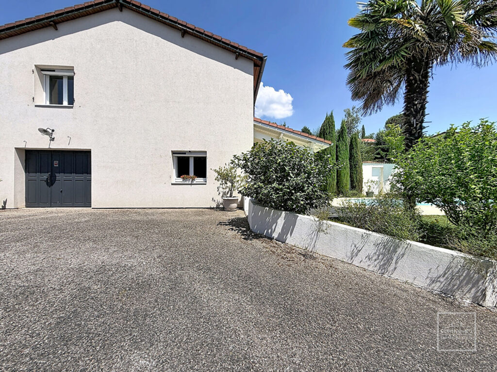 Maison individuelle et non mitoyenne 5 pièces de 133 m² avec vue et sans vis à vis