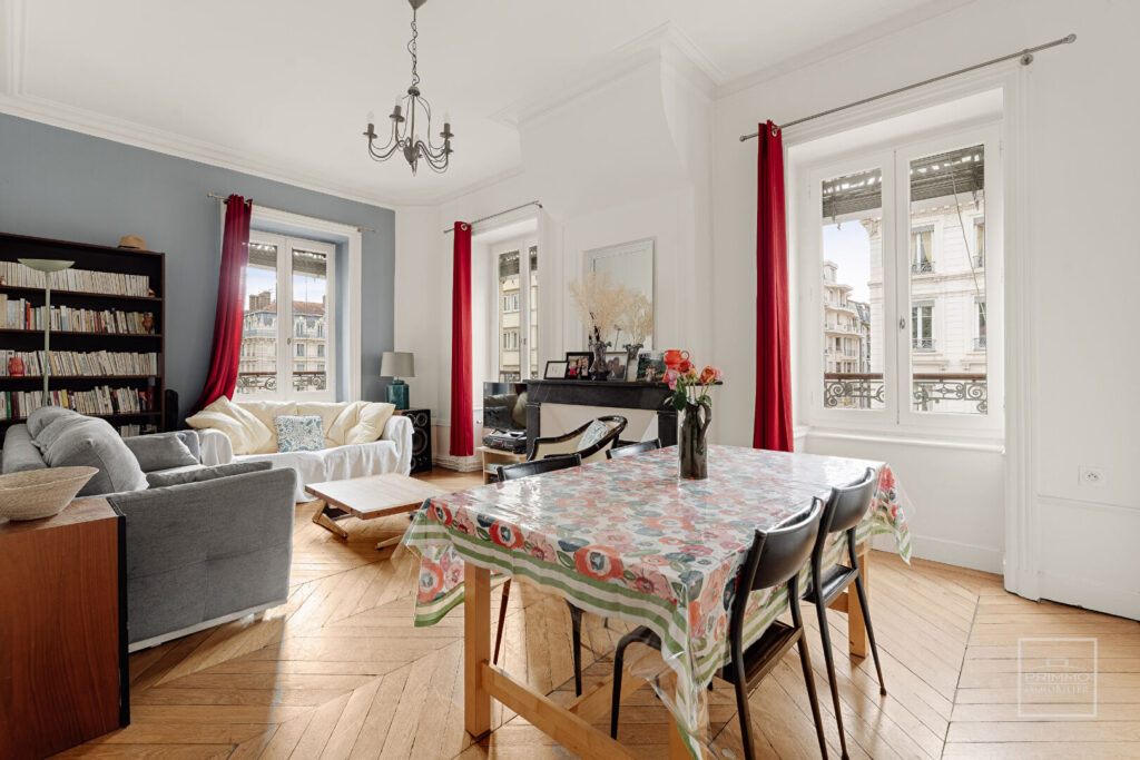 LYON 6, DERNIER ETAGE, 77.02m²