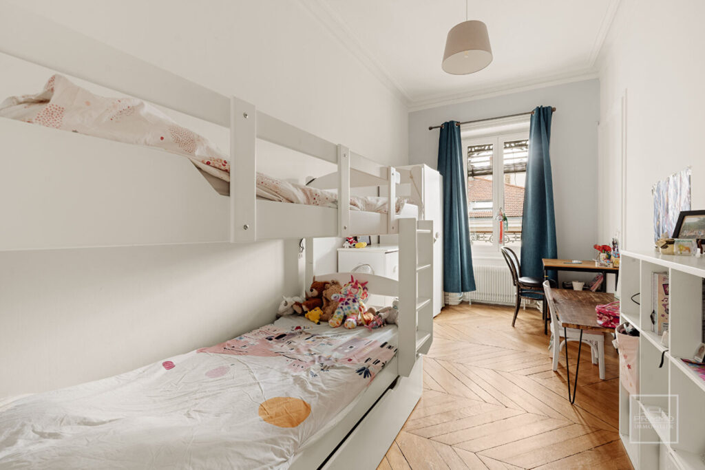 LYON 6, DERNIER ETAGE, 77.02m²
