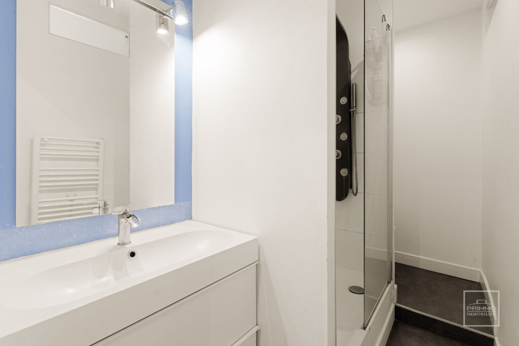 LYON 6, DERNIER ETAGE, 77.02m²