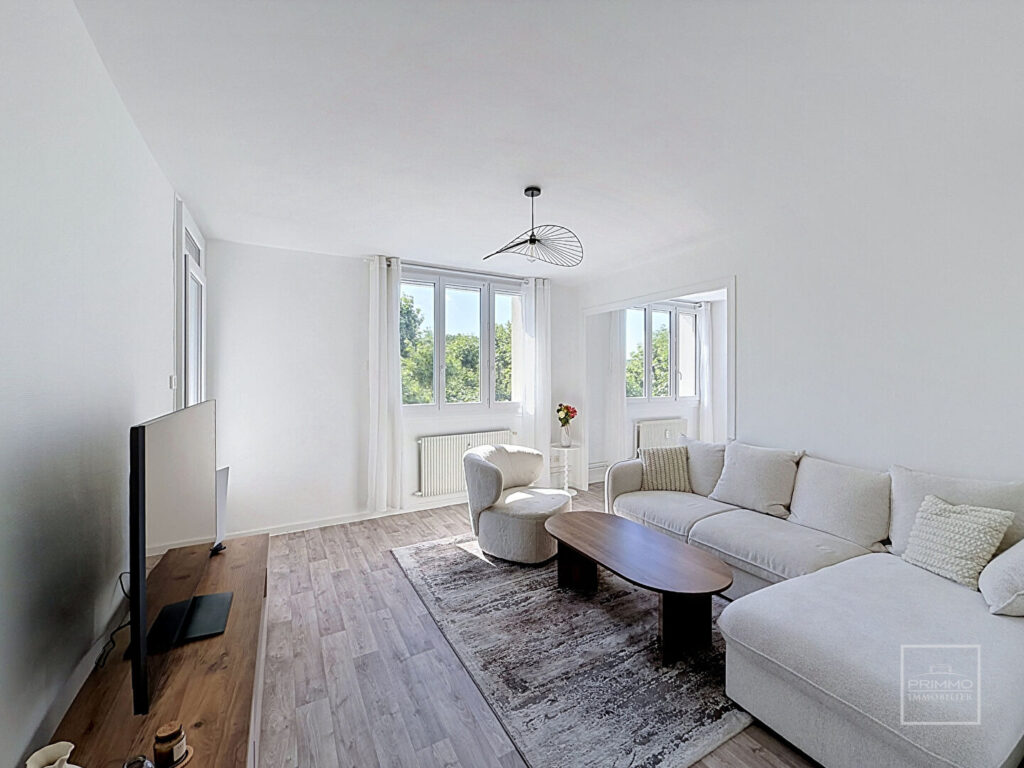 Bel appartement, ancien T4, loué, proche des commerces et gares