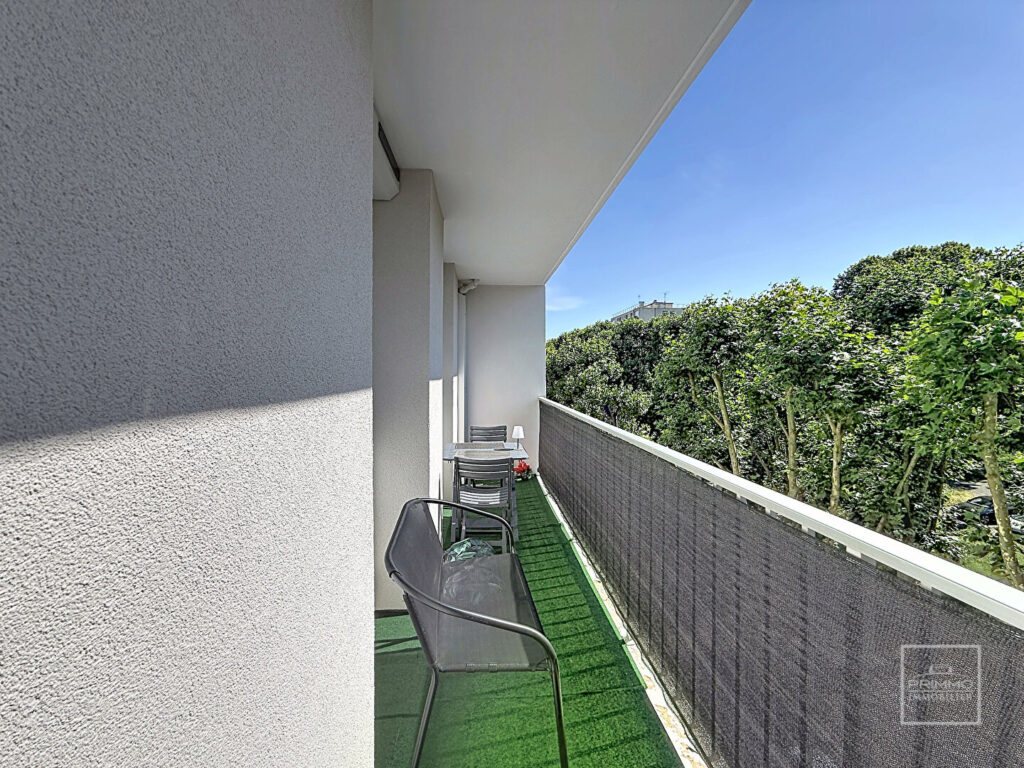 Bel appartement, ancien T4, loué, proche des commerces et gares