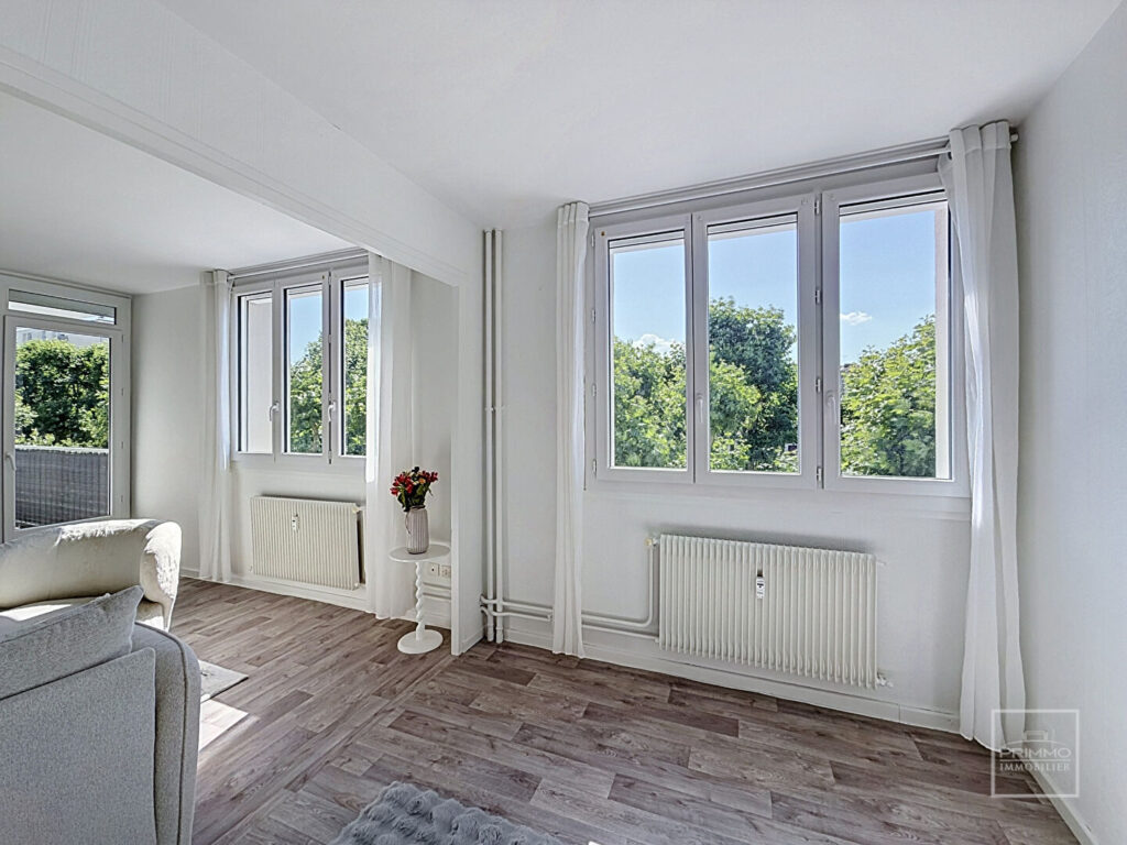 Bel appartement, ancien T4, loué, proche des commerces et gares