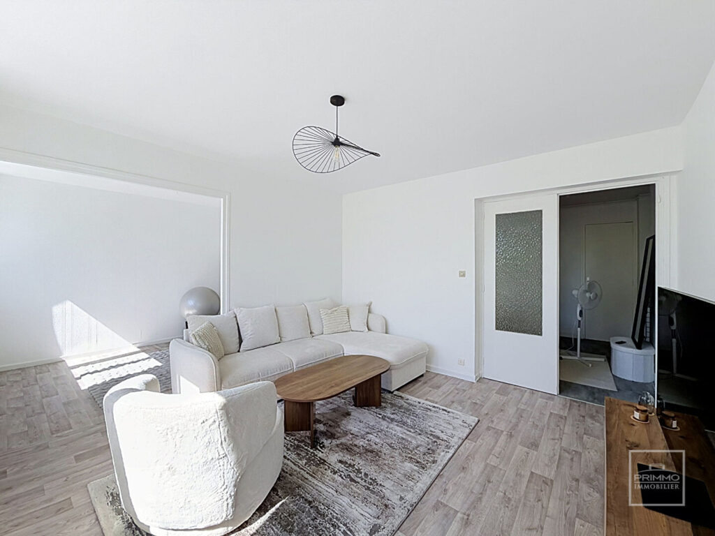 Bel appartement, ancien T4, loué, proche des commerces et gares