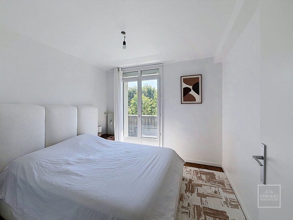 Bel appartement, ancien T4, loué, proche des commerces et gares