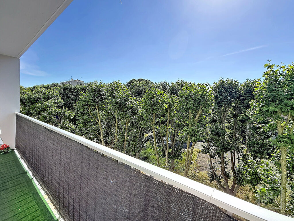 Bel appartement, ancien T4, loué, proche des commerces et gares