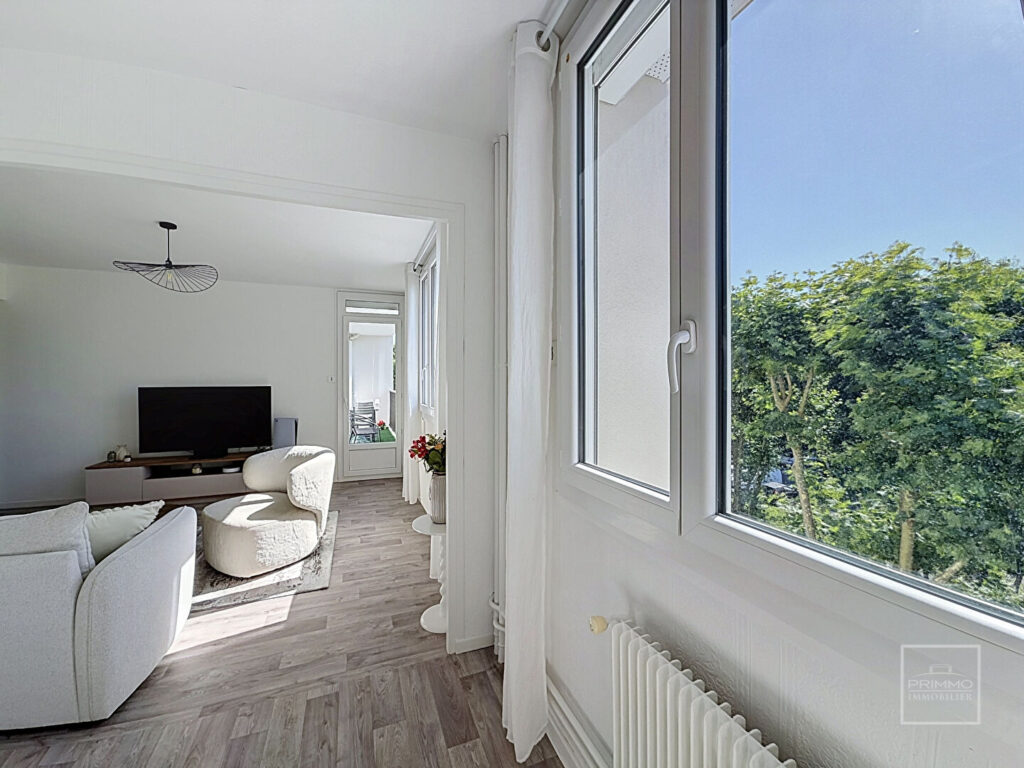 Bel appartement, ancien T4, loué, proche des commerces et gares