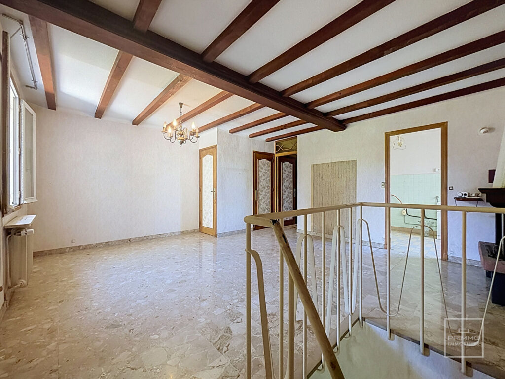 Collonges Au Mont d&rsquo;or- Maison 120m² à rénover avec dépendances, terrain arboré