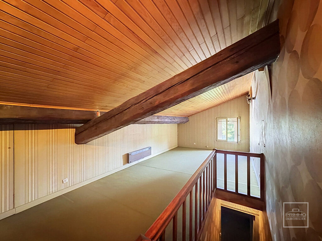 Collonges Au Mont d&rsquo;or- Maison 120m² à rénover avec dépendances, terrain arboré