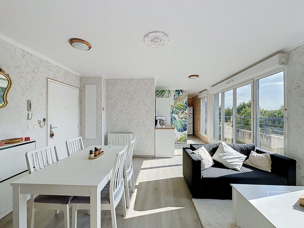 BEAU T2 AU DERNIER ETAGE AVEC GARAGE