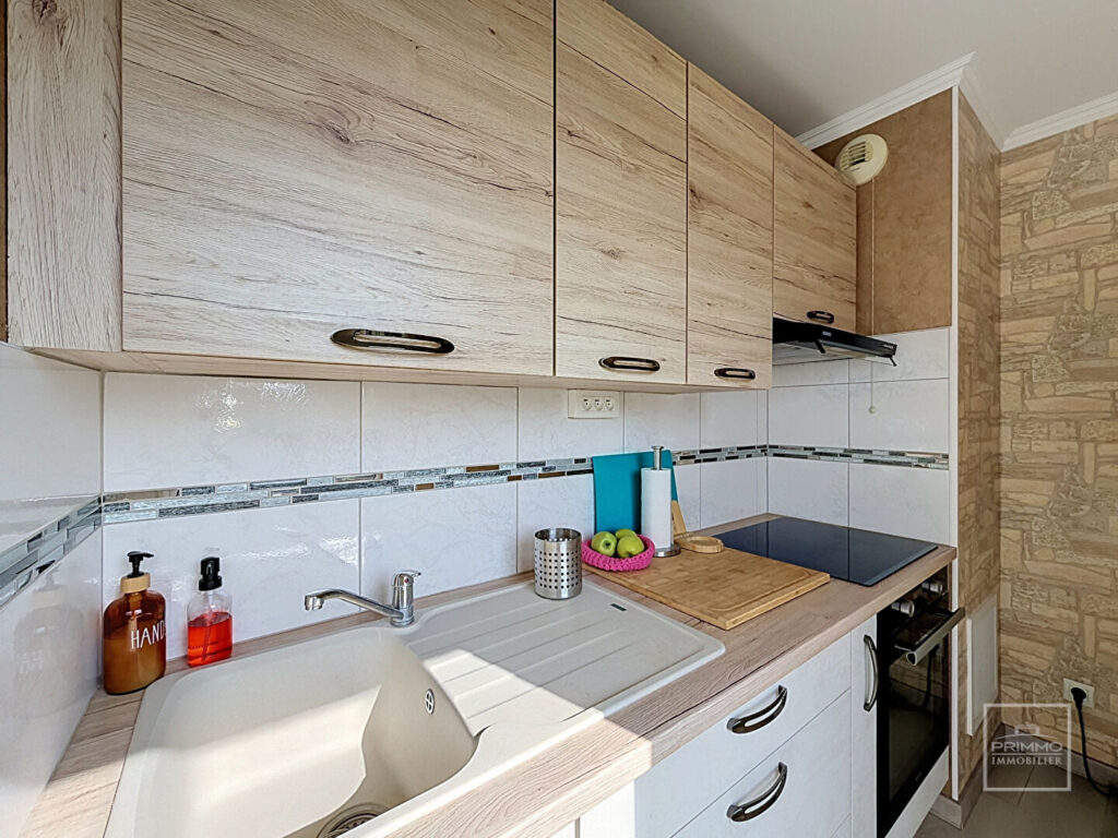 BEAU T2 AU DERNIER ETAGE AVEC GARAGE