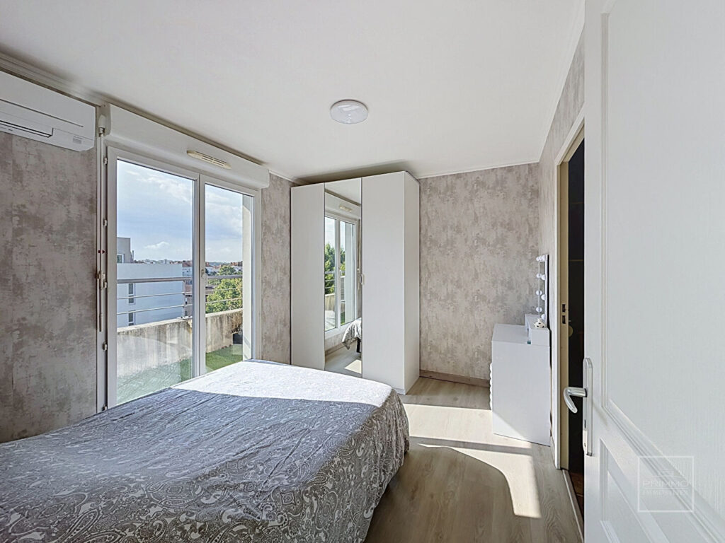 BEAU T2 AU DERNIER ETAGE AVEC GARAGE