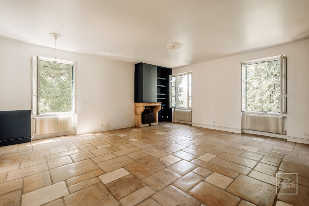 GENAY, APPARTEMENT DE CHARME, 114m², PARC ARBORÉ & PARKING