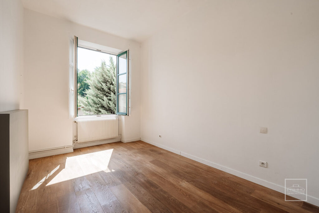 GENAY, APPARTEMENT DE CHARME, 114m², PARC ARBORÉ & PARKING