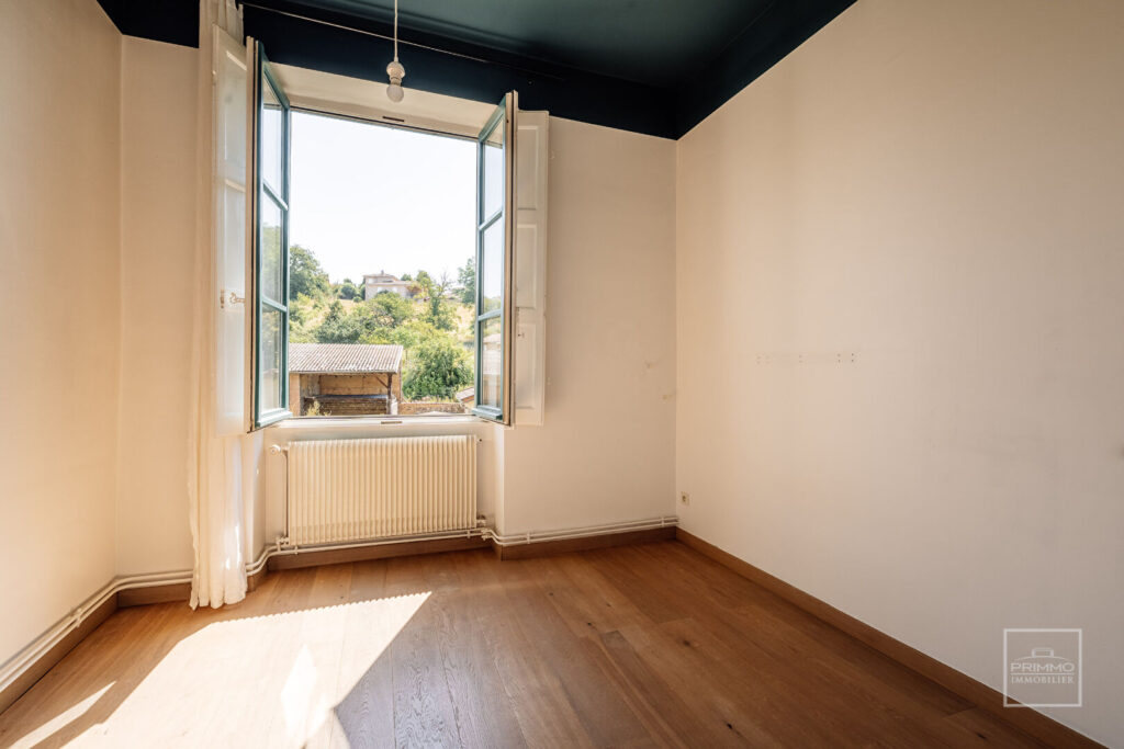 GENAY, APPARTEMENT DE CHARME, 114m², PARC ARBORÉ & PARKING