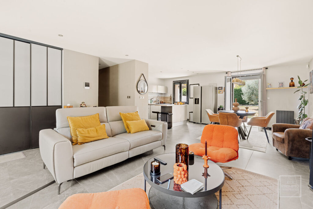 MONTANAY, MAISON PLAIN PIED 124 m² AVEC JARDIN ET PISCINE