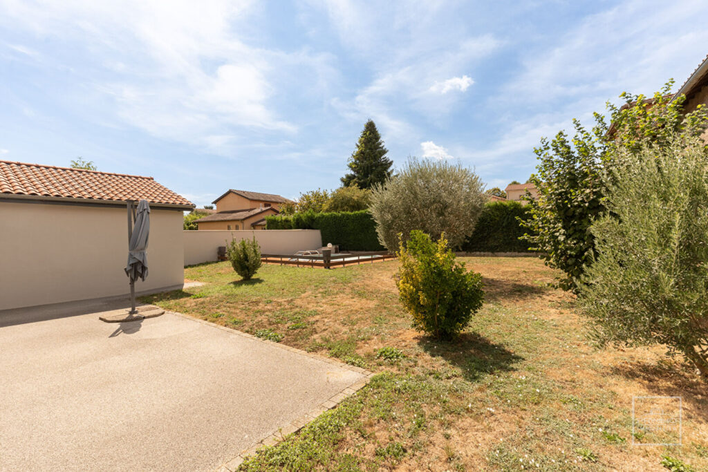 MONTANAY, MAISON PLAIN PIED 124 m² AVEC JARDIN ET PISCINE