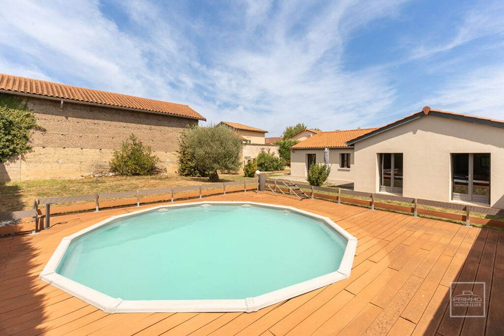 MONTANAY, MAISON PLAIN PIED 124 m² AVEC JARDIN ET PISCINE