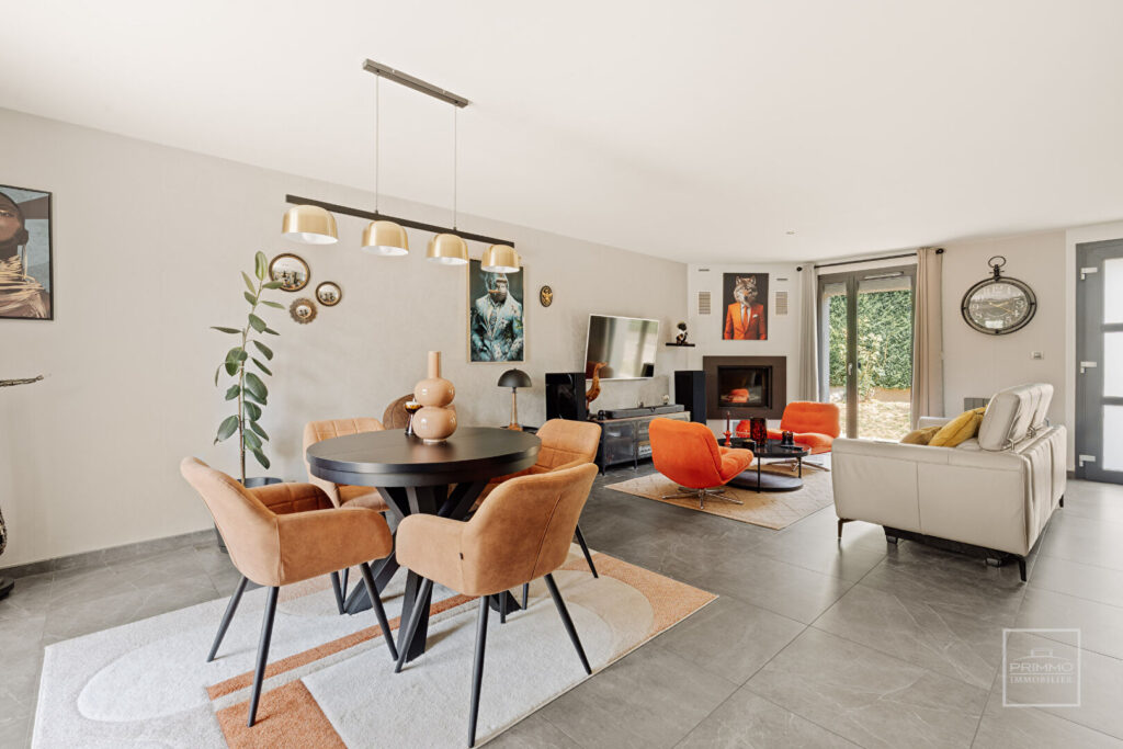 MONTANAY, MAISON PLAIN PIED 124 m² AVEC JARDIN ET PISCINE