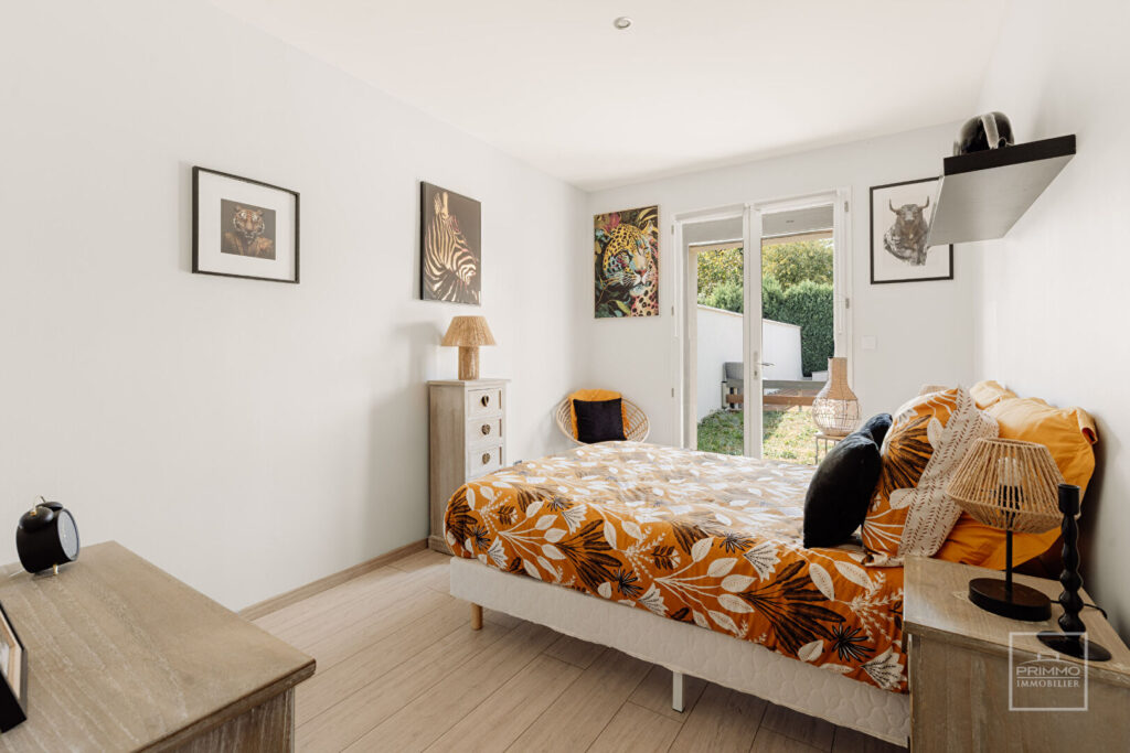 MONTANAY, MAISON PLAIN PIED 124 m² AVEC JARDIN ET PISCINE