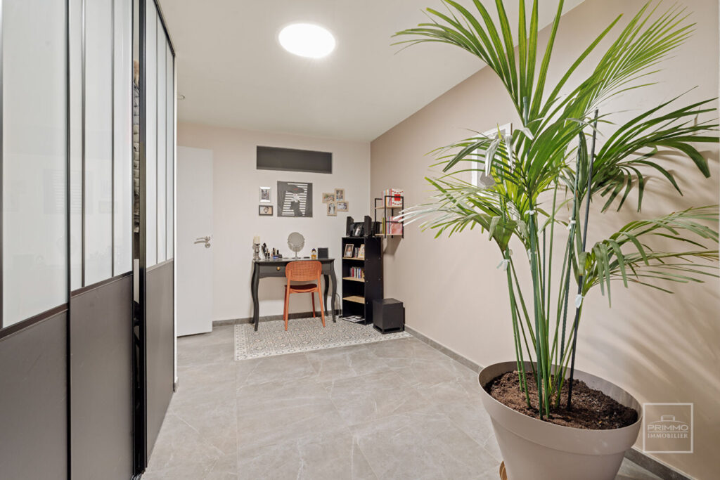 MONTANAY, MAISON PLAIN PIED 124 m² AVEC JARDIN ET PISCINE