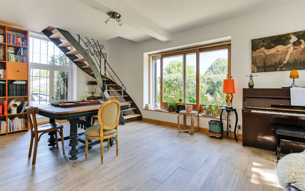 Collonges Au Mont D’Or, Élégante Orangerie du XIXè rénovée de 315m² habitables (400m² utiles)