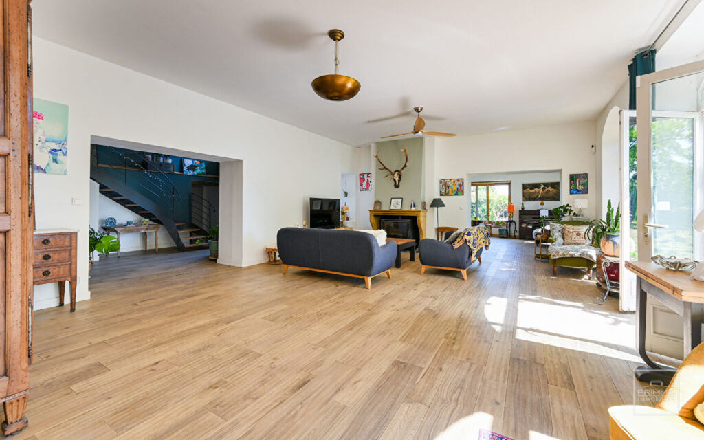 Collonges Au Mont D’Or, Élégante Orangerie du XIXè rénovée de 315m² habitables (400m² utiles)