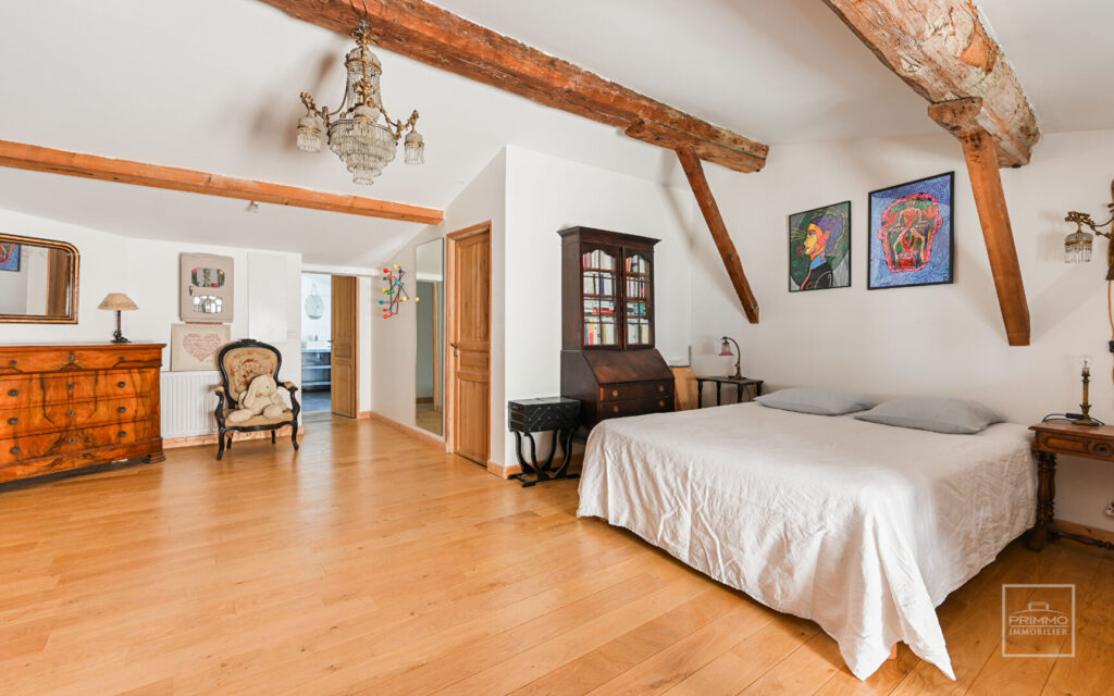 Collonges Au Mont D’Or, Élégante Orangerie du XIXè rénovée de 315m² habitables (400m² utiles)