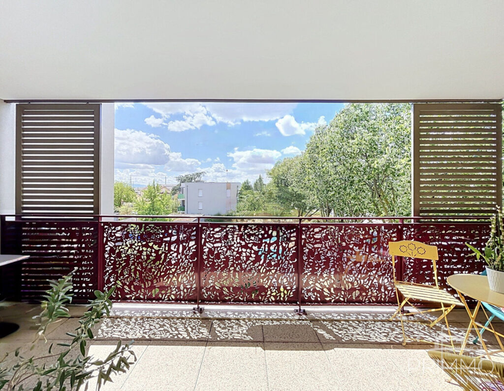 BRON, T2, 45.2m², DERNIER ETAGE AVEC TERRASSE