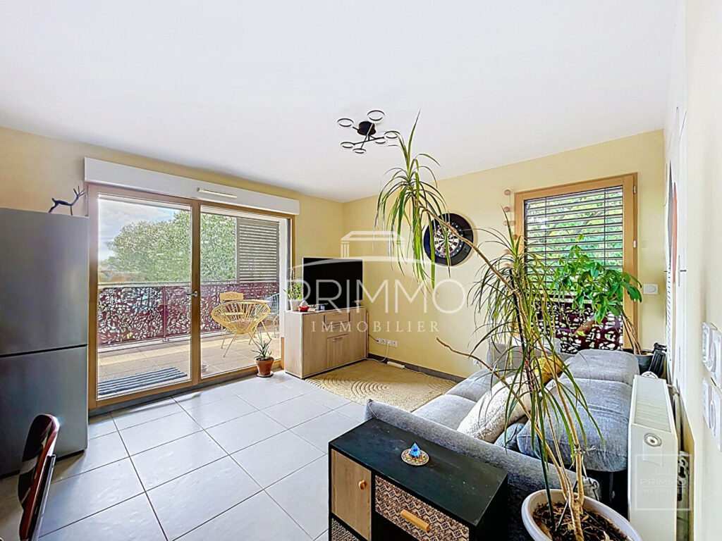 BRON, T2, 45.2m², DERNIER ETAGE AVEC TERRASSE