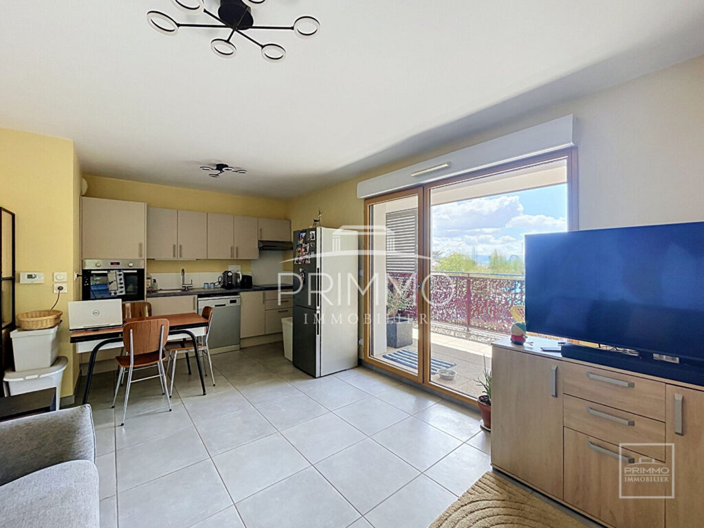 BRON, T2, 45.2m², DERNIER ETAGE AVEC TERRASSE