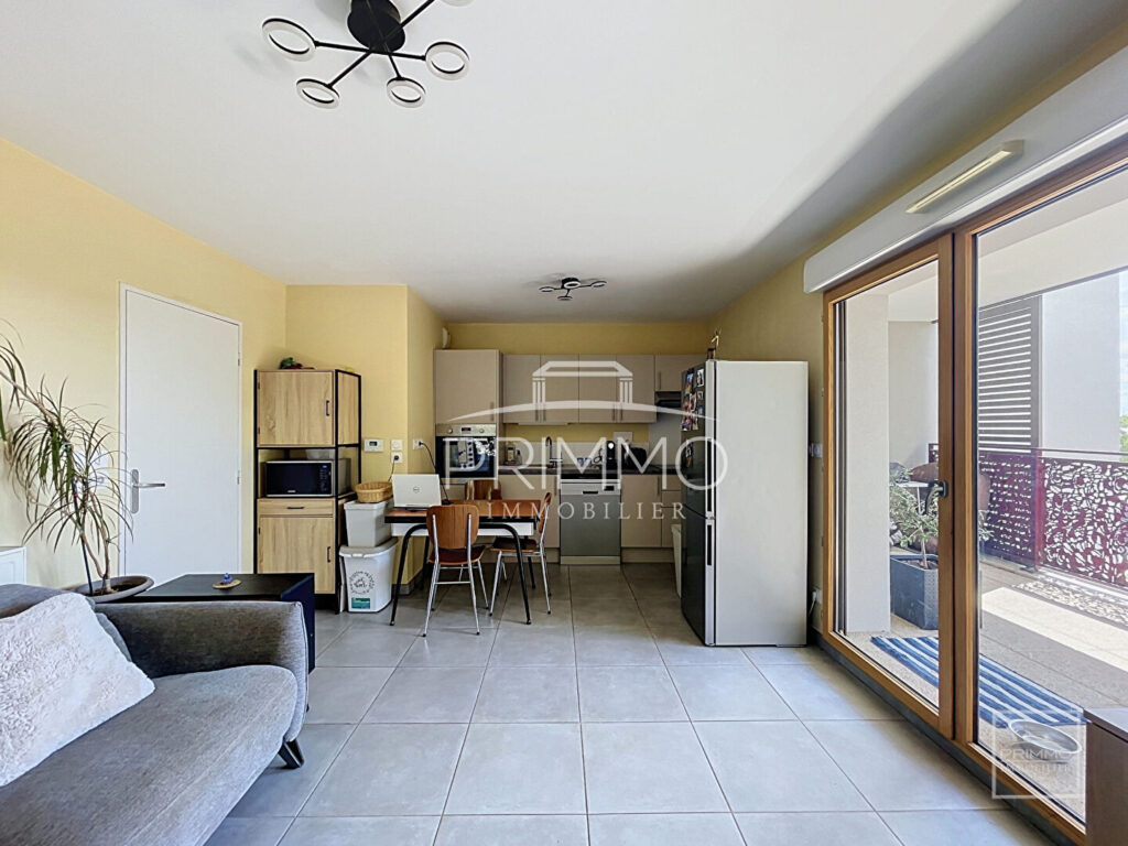 BRON, T2, 45.2m², DERNIER ETAGE AVEC TERRASSE