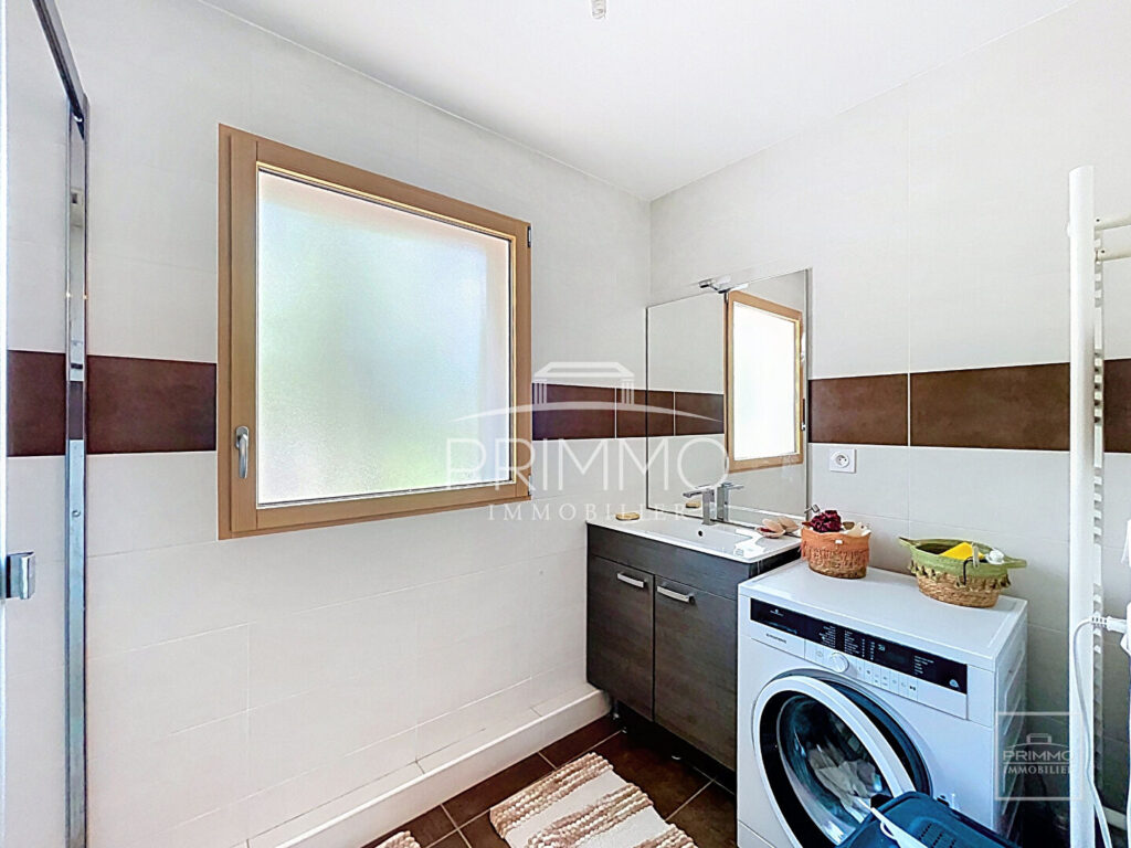 BRON, T2, 45.2m², DERNIER ETAGE AVEC TERRASSE