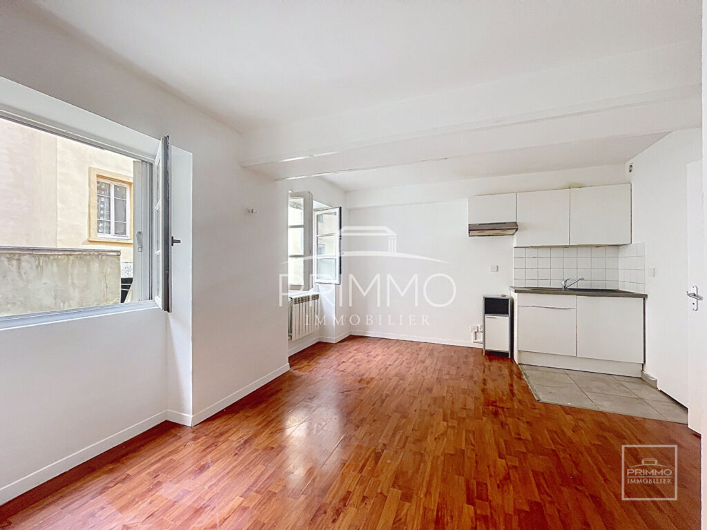 LYON 3E – RUE VOLTAIRE -T2 RÉNOVÉ 1ER ÉTAGE AVEC ASCENSEUR – AU CALME SUR COUR