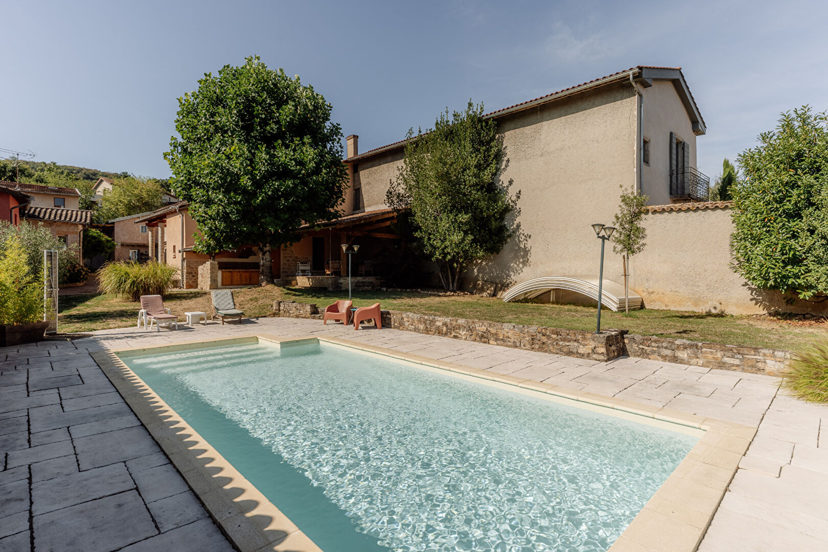 ST GERMAIN AU MONT D&rsquo;OR, CORPS DE FERME AVEC DEPENDANCES, JARDIN et PISCINE
