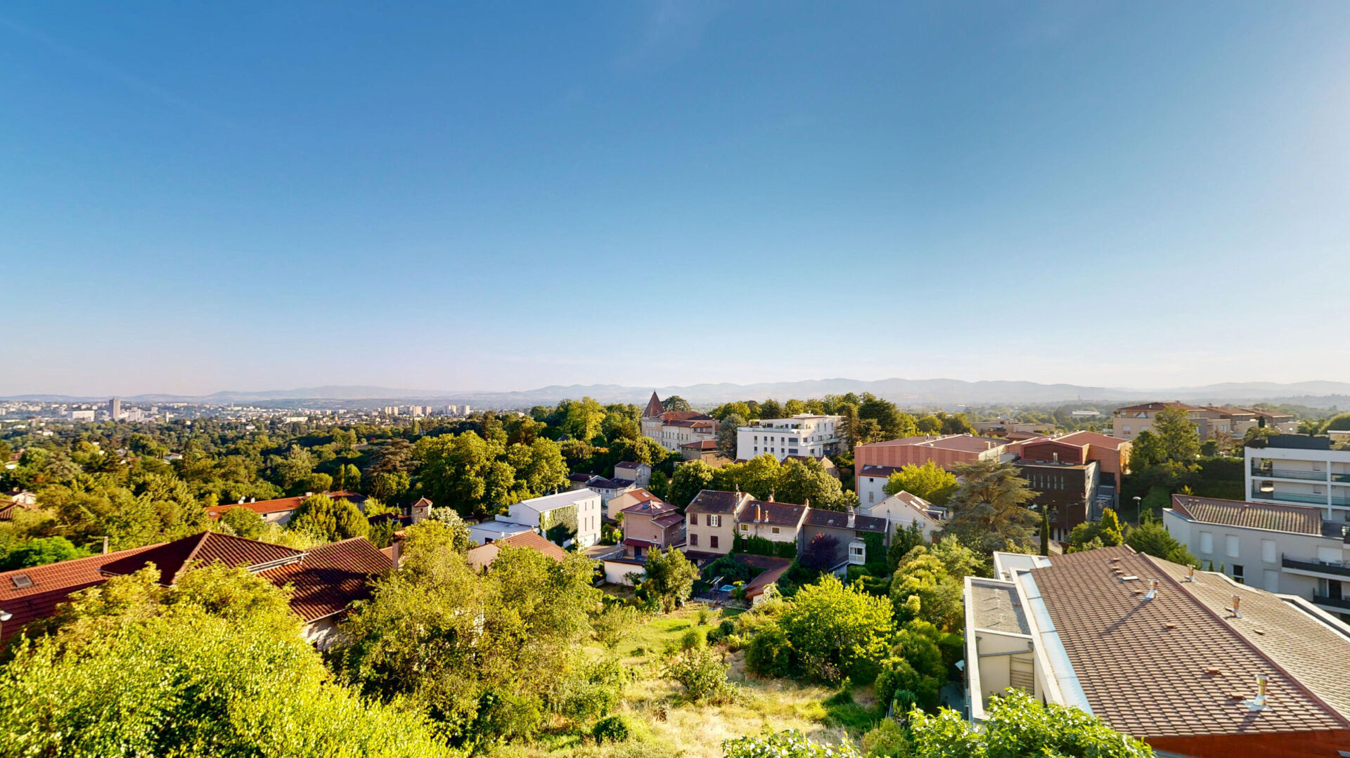 ST DIDIER AU MONT D&rsquo;OR , Centre Village, grand Appartement de 153m², au calme avec vue à180°