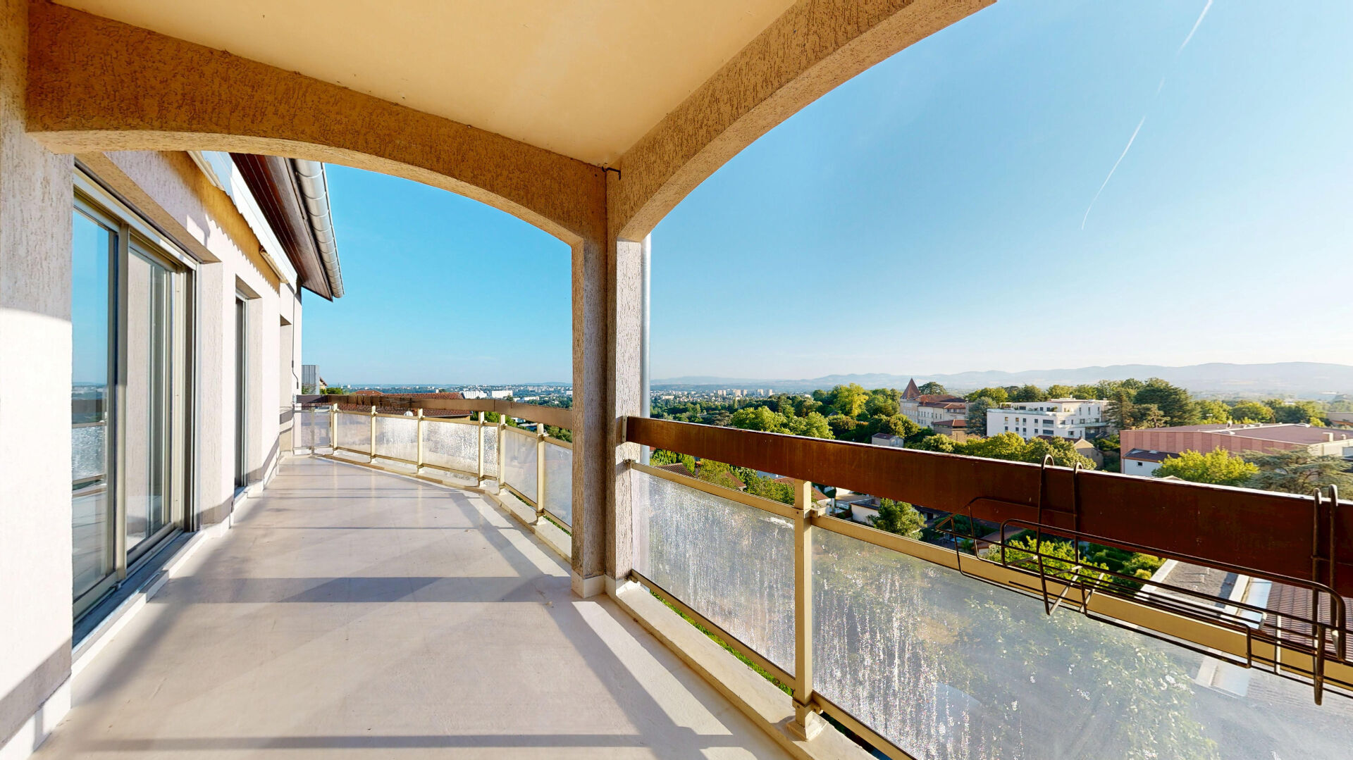 ST DIDIER AU MONT D&rsquo;OR , Centre Village, grand Appartement de 153m², au calme avec vue à180°