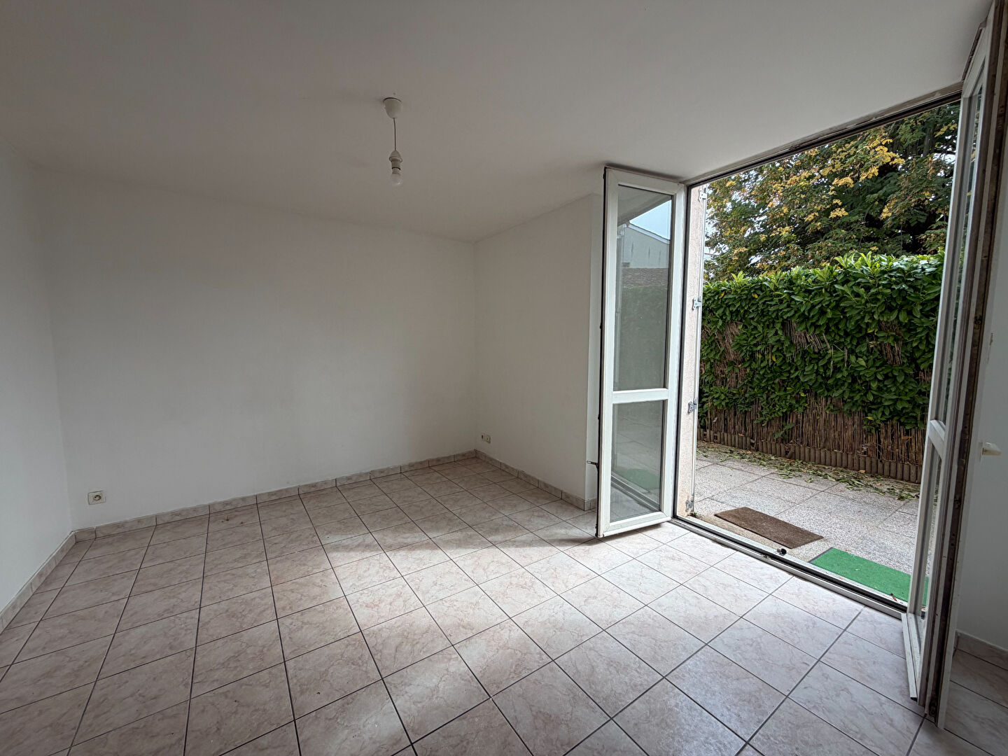 Appartement T3 avec terrasse – Centre Craponne