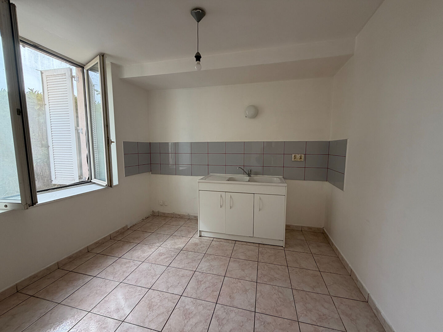 Appartement T3 avec terrasse – Centre Craponne