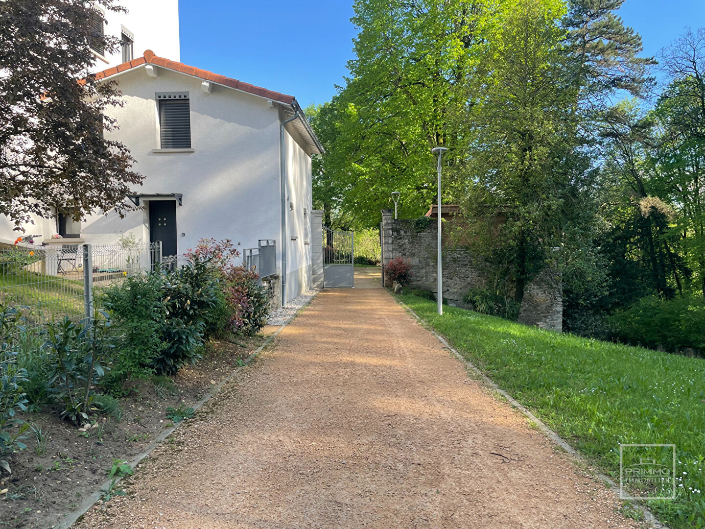 Saint Didier au Mont d&rsquo;Or, Appartement T2 de 45.66 m²  + combles aménageables